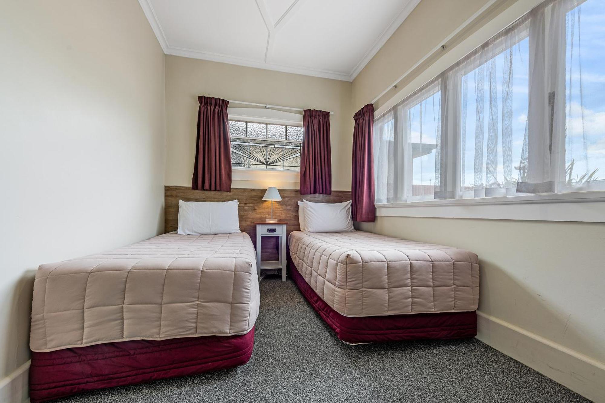 Tower Lodge Motel 인버카길 외부 사진