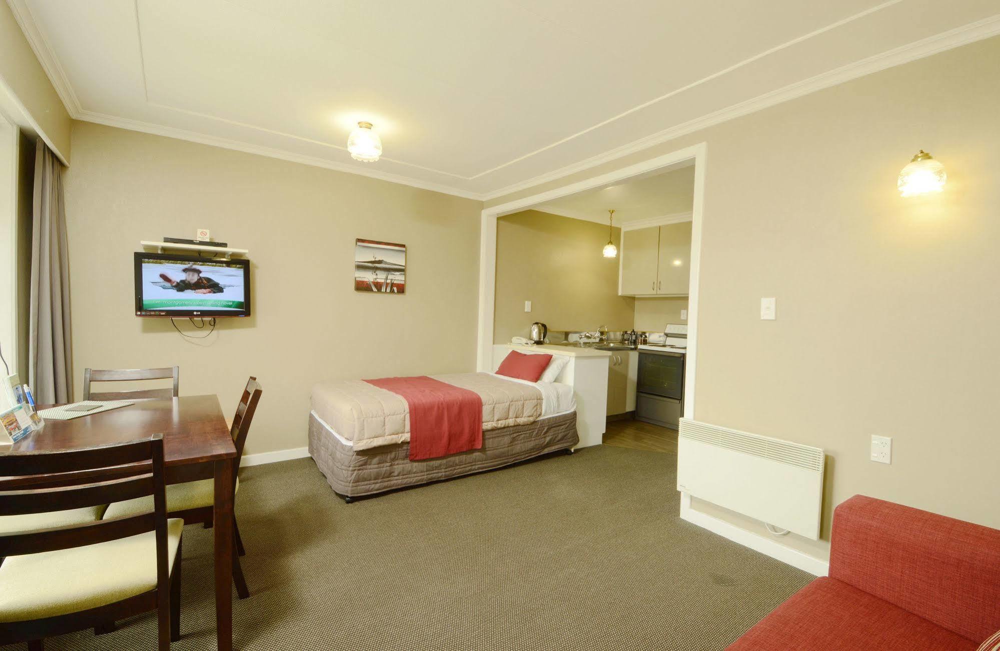 Tower Lodge Motel 인버카길 외부 사진