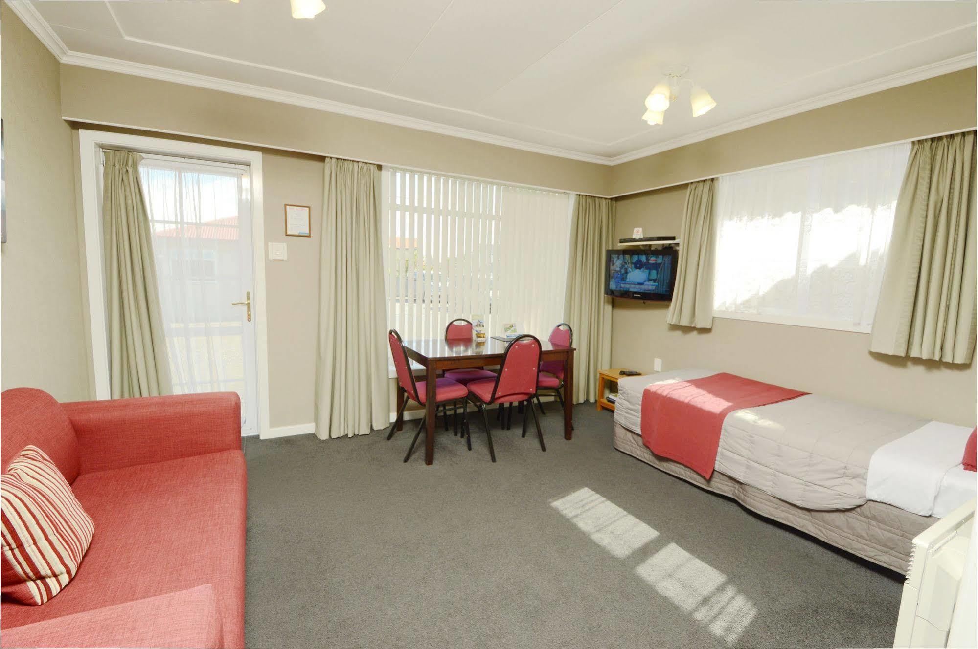 Tower Lodge Motel 인버카길 외부 사진