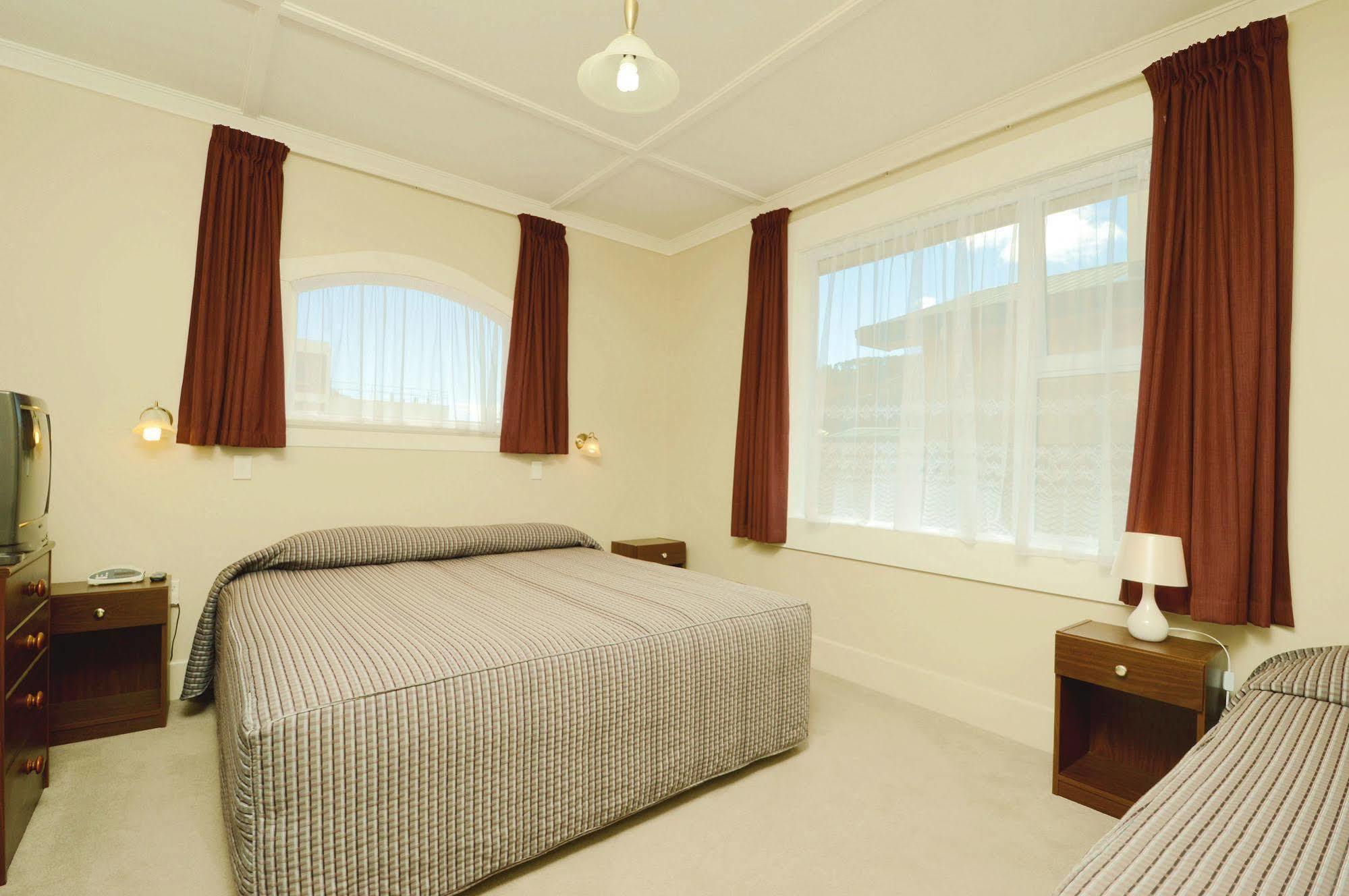 Tower Lodge Motel 인버카길 외부 사진