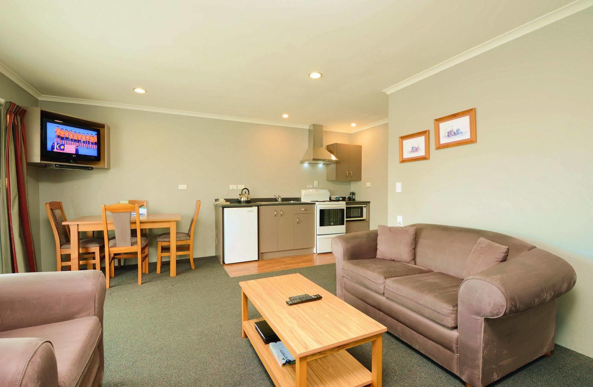 Tower Lodge Motel 인버카길 외부 사진